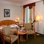 Ξενοδοχείο Parkhotel Golf 4*