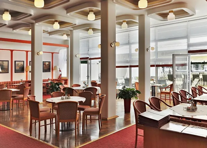 فندق Parkhotel Golf 4*